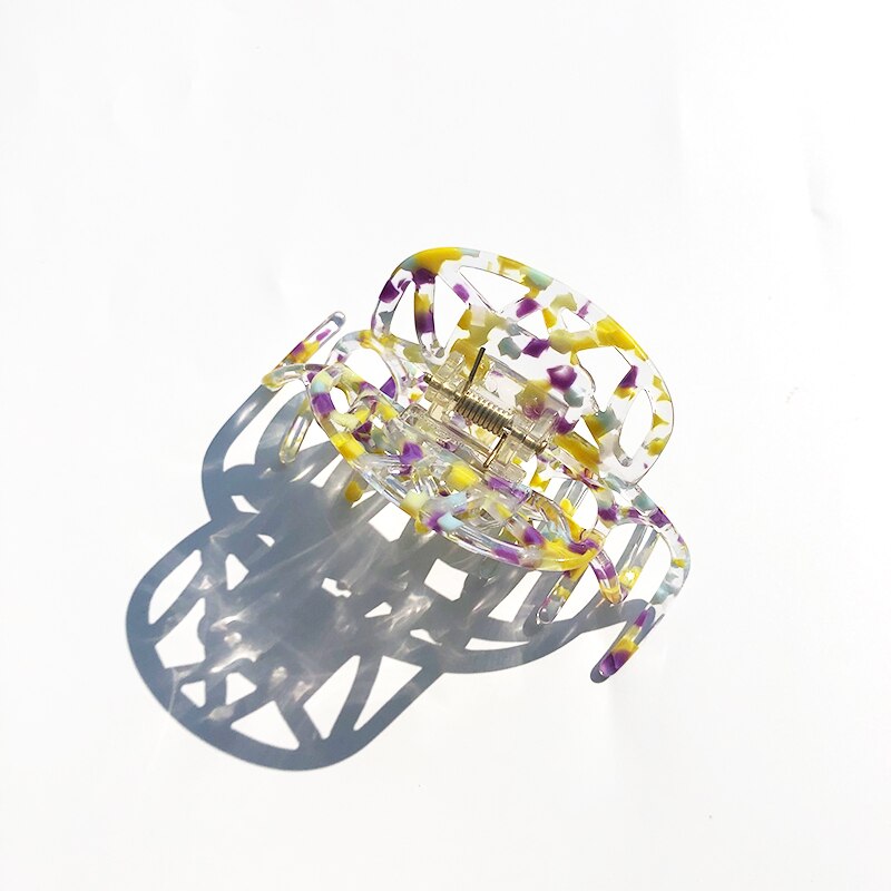 Fun, cute and multicoloured - these claw clips are perfect for clamping thick and long hair. They are no slip and have an excellent strong grip.